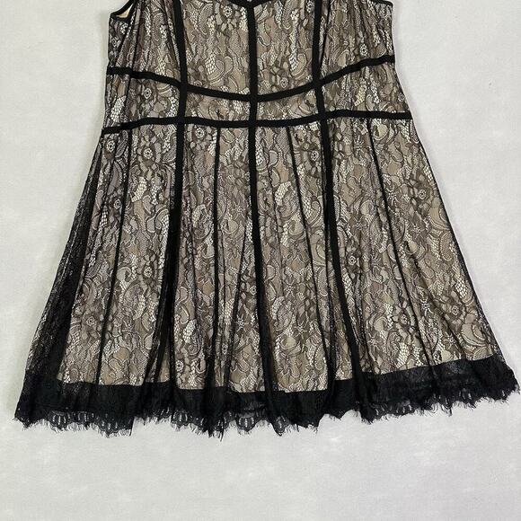 Torrid Dress Women Plus Sz 26 Lace V-Neck Fit & Flare Romantic Night Out Holiday - Picture 5 of 16